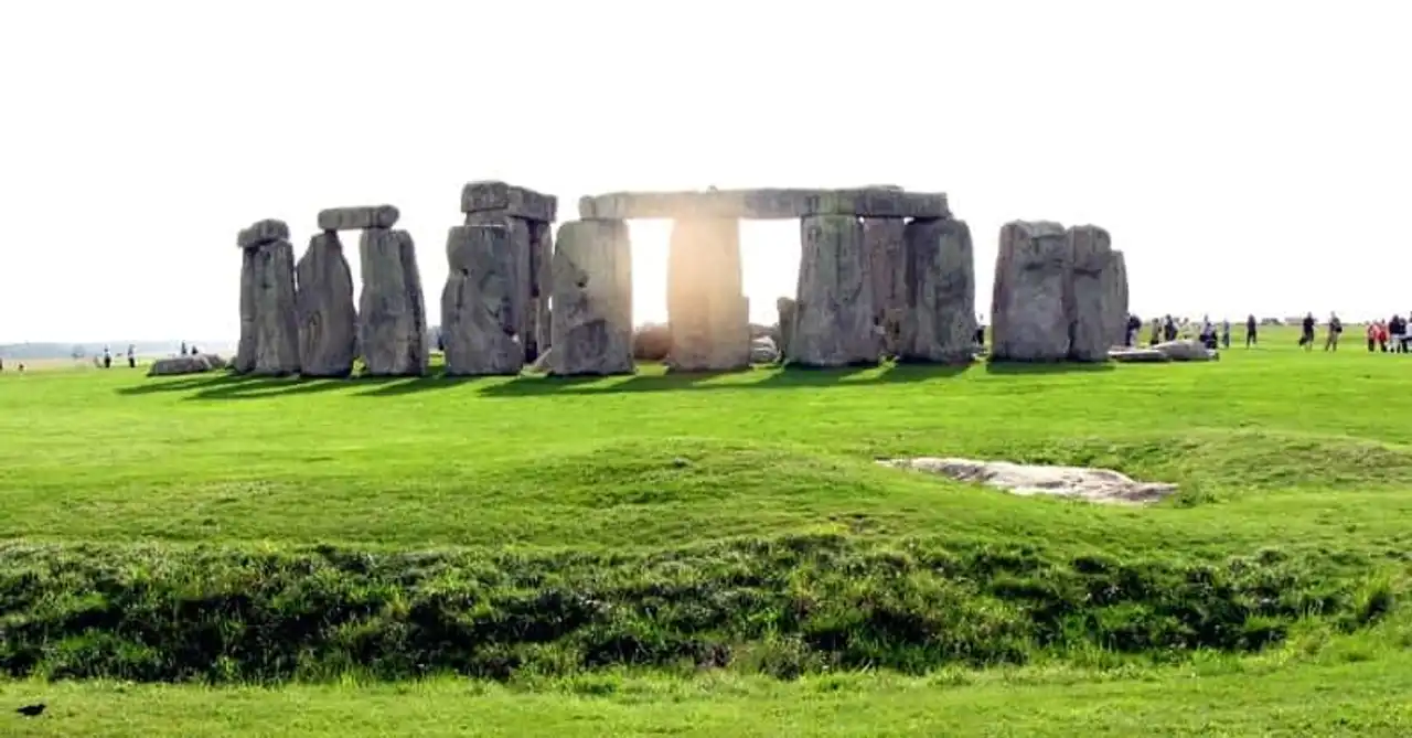 Visit Stonehenge from London