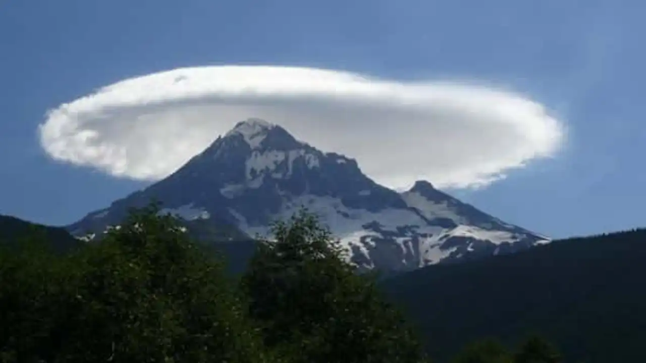 lenticular clouds