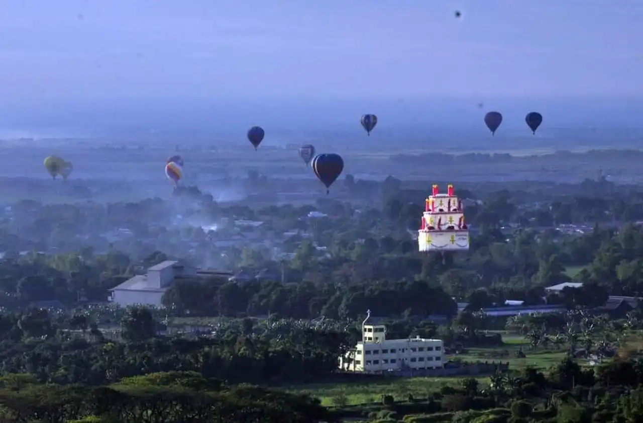 Balloon festivals and world balloons