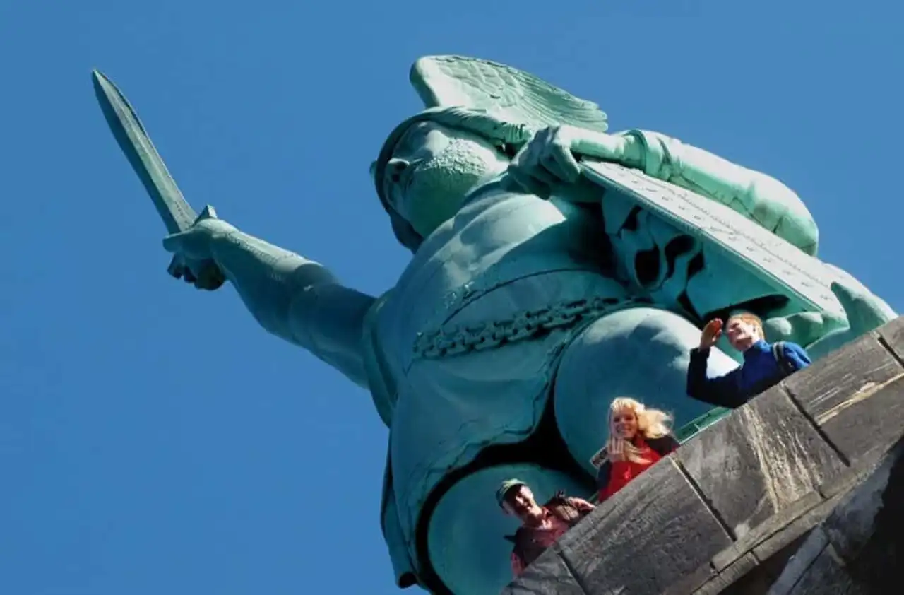 gigantic, colossal and enormous statues and monuments in the world