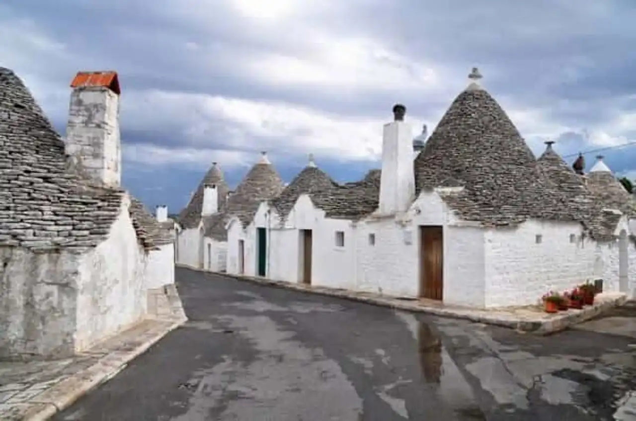 Alberobello trulli houses, houses, hens, Italy