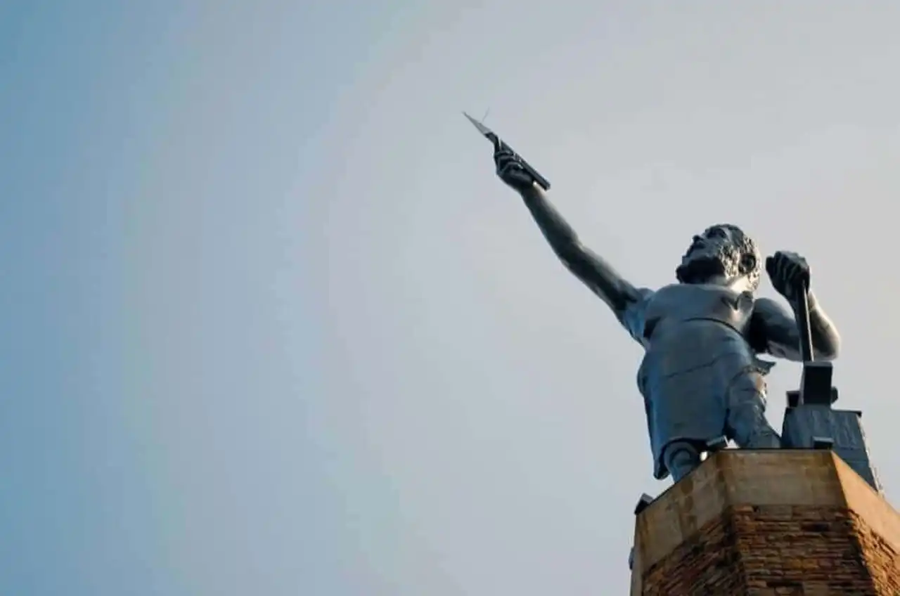 gigantic, colossal and enormous statues and monuments in the world