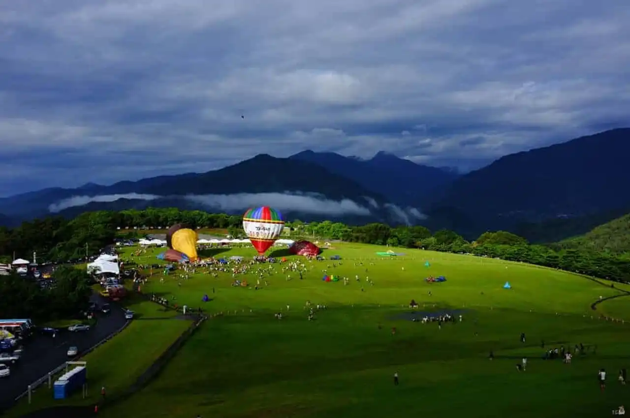 Balloon festivals and world balloons