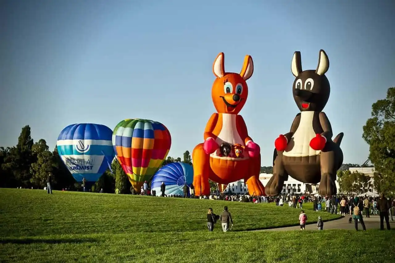 Balloon festivals and world balloons