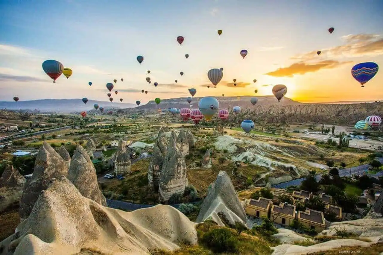 Balloon festivals and world balloons