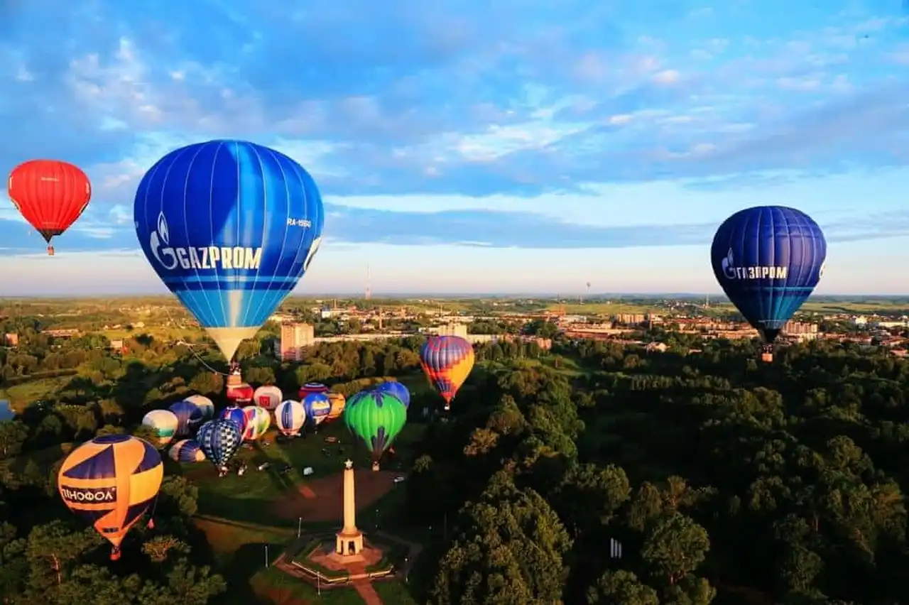 Balloon festivals and world balloons