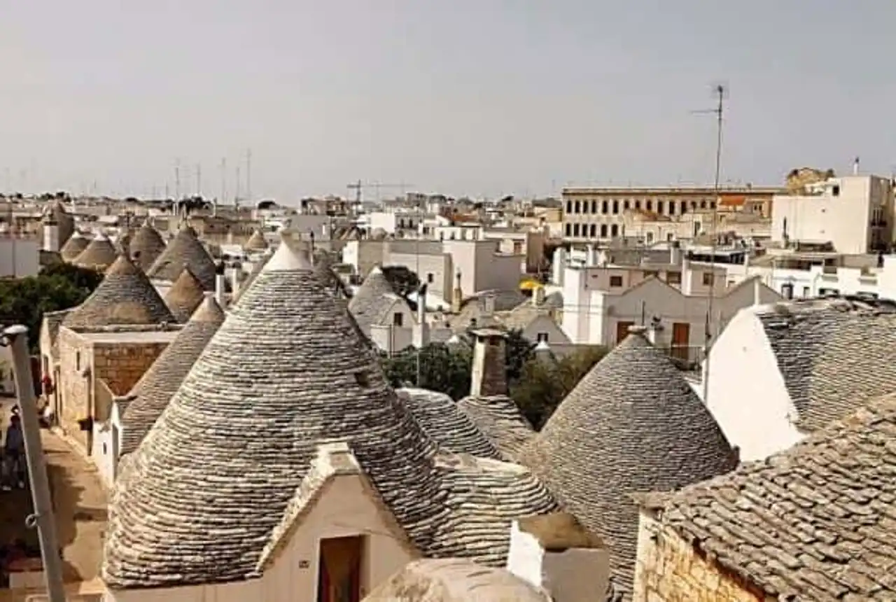 Alberobello trulli houses, houses, hens, Italy