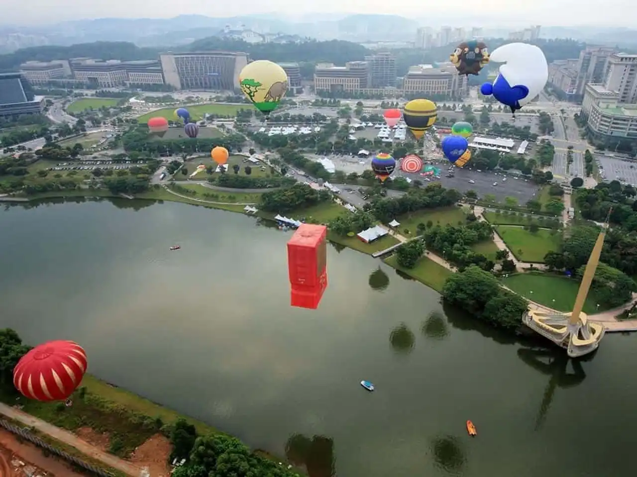 Balloon festivals and world balloons