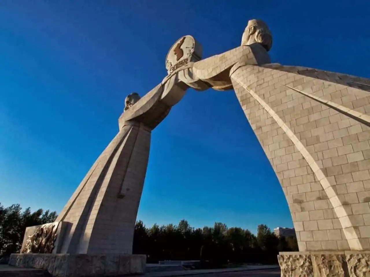 gigantic, colossal and enormous statues and monuments in the world