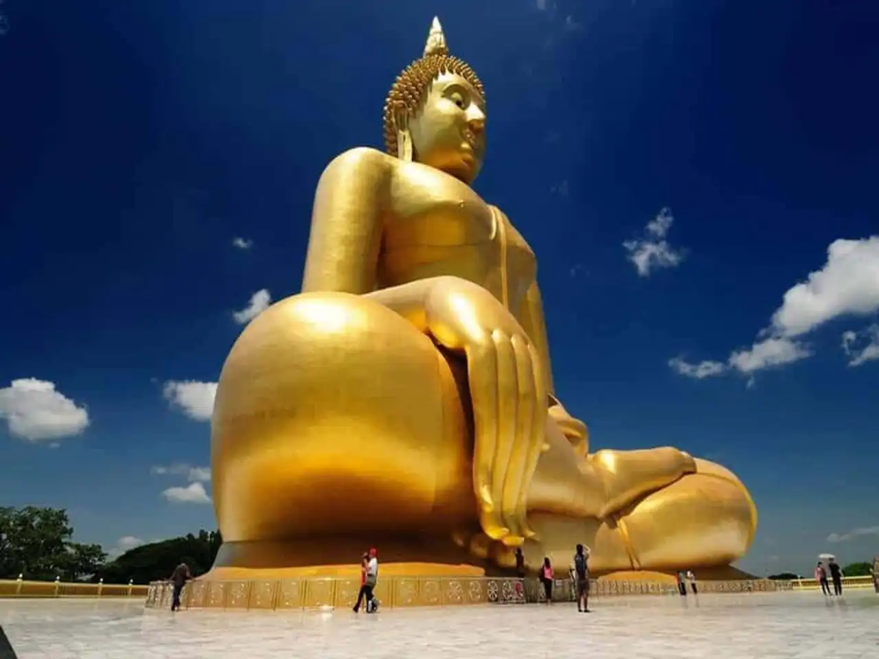 gigantic, colossal and enormous statues and monuments in the world