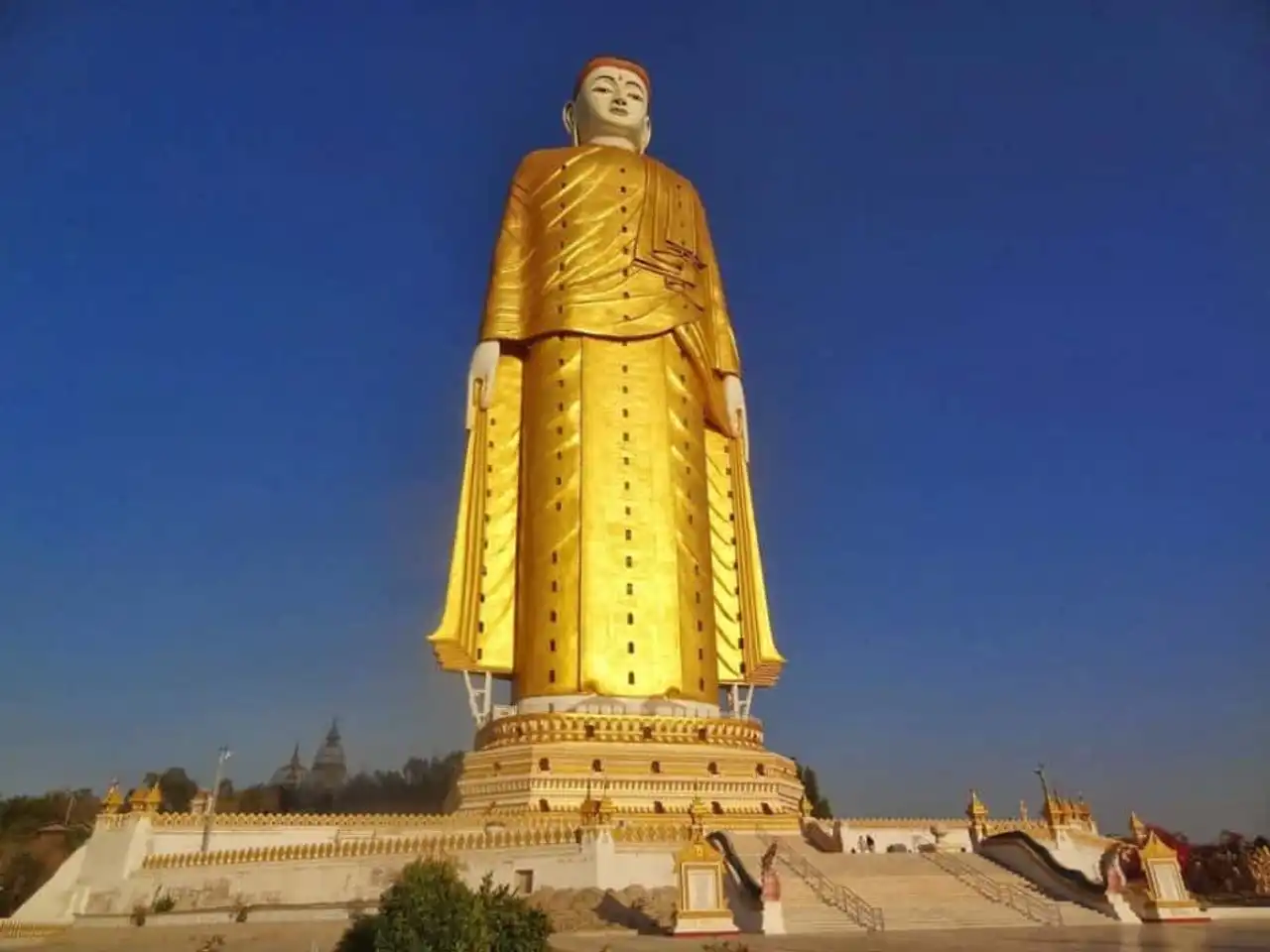 gigantic, colossal and enormous statues and monuments in the world