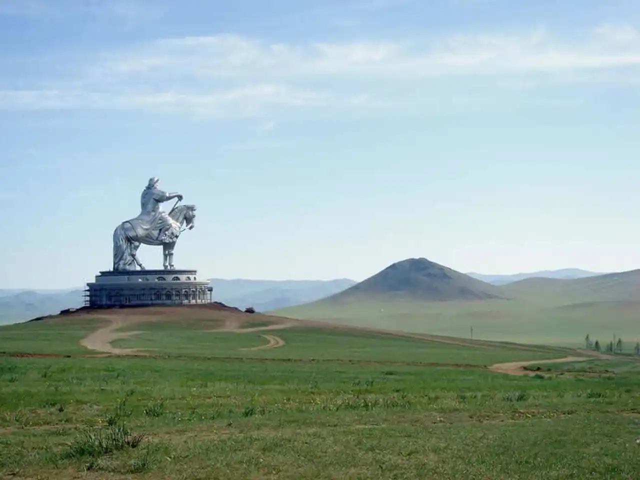 gigantic, colossal and enormous statues and monuments in the world