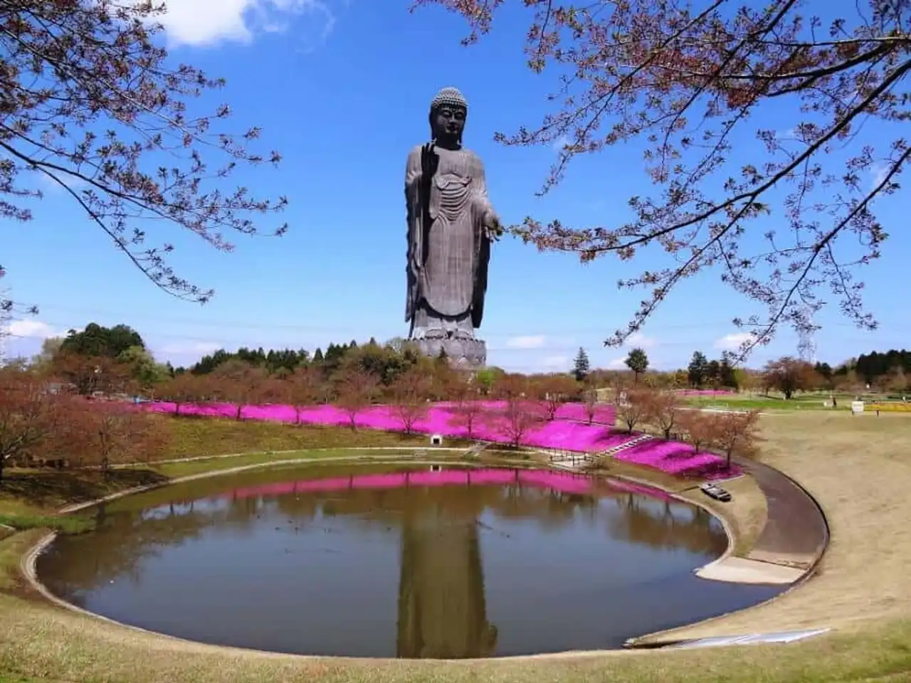 gigantic, colossal and enormous statues and monuments in the world