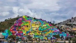 In Mexico, a gigantic street-art work emulates a favela