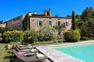 Airbnb Baux de Provence : the best Airbnb rentals in the Baux de Provence