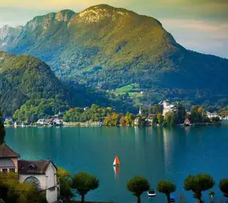 Boat rental in Annecy: how to do and where?