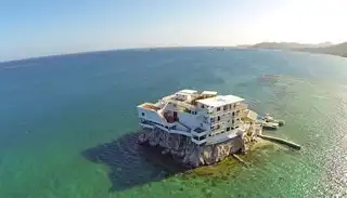 Dunbar Rock, the dream villa for divers in Honduras