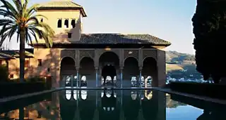 How to book an online ticket for the Alhambra of Granada?