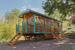 Bohemian life: 8 trailers on Airbnb where to spend a night