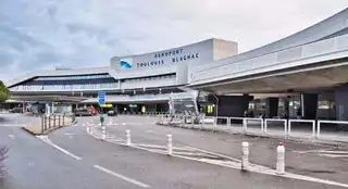 Where to sleep near Toulouse Blagnac Airport?