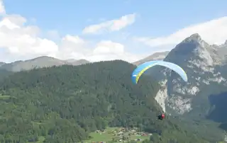 9 places to do paragliding in Alsace