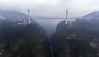 China opens the highest bridge in the world, culminating at 565 meters