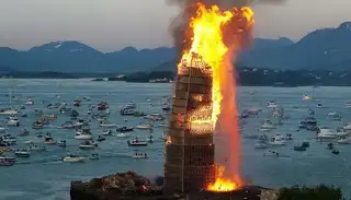 The impressive fire of the feast of Saint John in Alesund