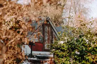 11 triangular chalets to immerse themselves in the middle of nature