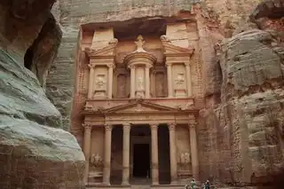 Visit Petra in Jordan: the complete guide