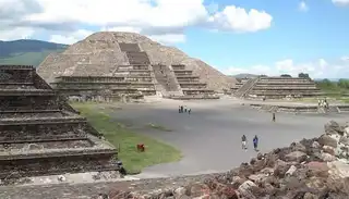 Visit Teotihuacan at sunrise from Mexico City