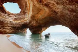 Visit the caves of Benagil, the jewel of the Algarve