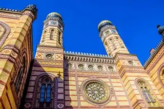 Visit the Great Synagogue of Budapest