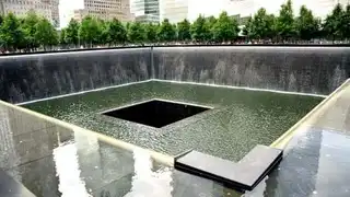 Visit the museum and memorial of September 11 in New York