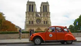 Unusual tour of Paris in 2 CVs