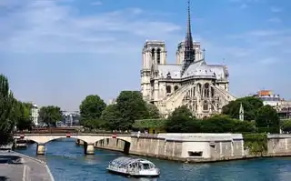 Seine River cruise in Paris: reservations & prices