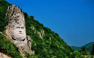 The statue of King Decebal on the border of the Rosano-Serb