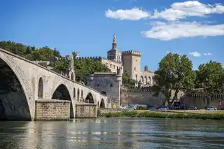 Which area is in Avignon?