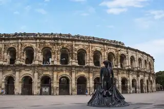 In which quarter house in Nîmes?