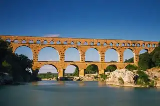 6 hikes to go from the Pont du Gard