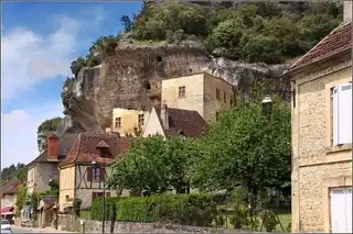 The troglodyte houses and caves of the Eyzies of Tayac-Sireuil