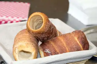 4 addresses to eat Trdelnik in Prague