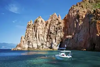 Boat rental in the Calanques of Piana: how to do and where?