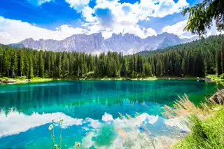 The Lake of Carezza in Italy: Alpine decor and rainbow fresco