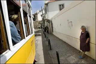 Visit Lisbon on the tram n°28