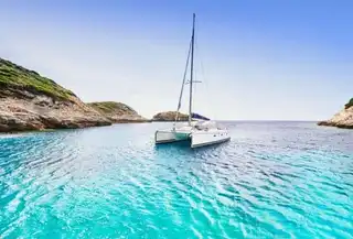 Boat rental in Corsica: ideas of routes in catamaran or sailboat