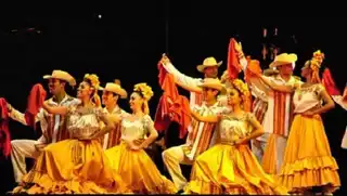 Attend a folk ballet in Mexico City