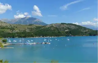 Boat rental in Lake Serre-Ponçon: how to do and where?