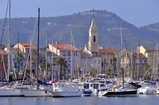 Boat rental in Sanary-sur-Mer: how to do and where?