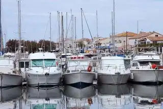 Boat rental in Saintes-Marie-de-la-Mer: how to do and where?