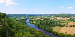 La vallée de la Vézère en Camping-Car : location, conseils, areas, routes